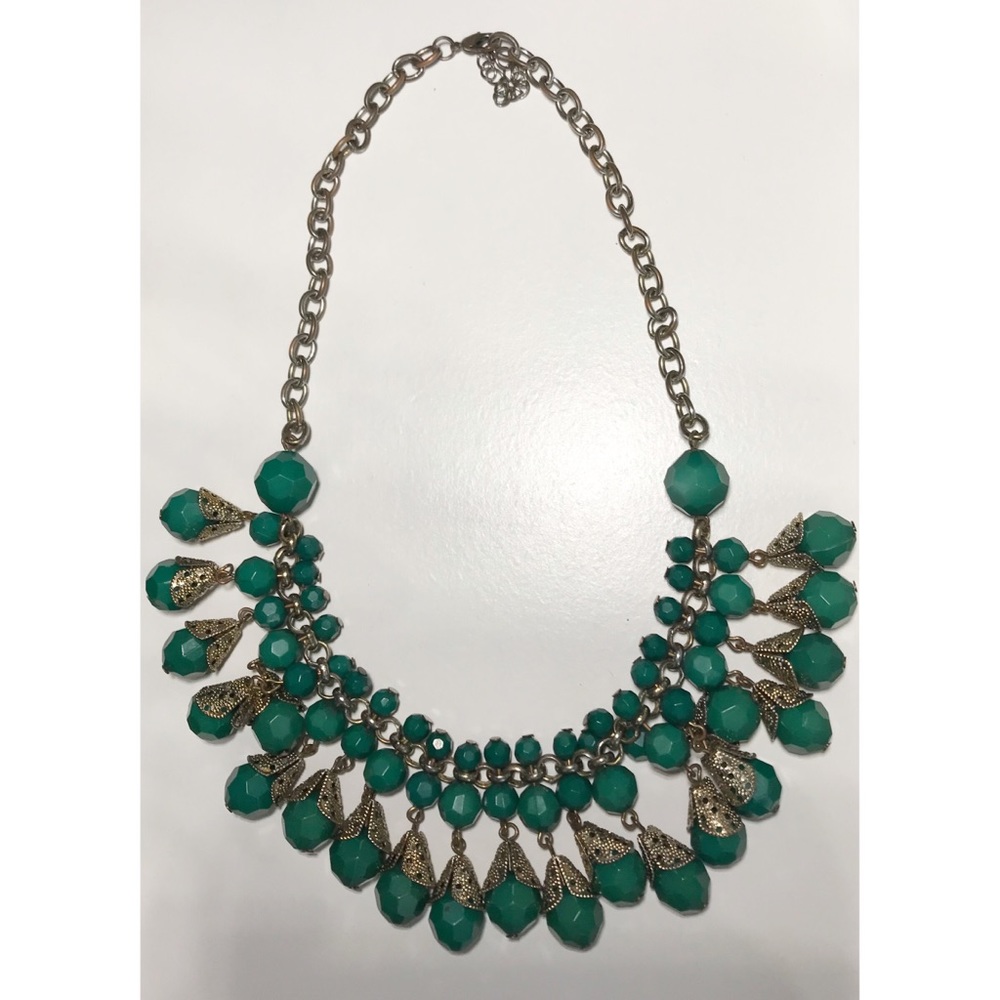 Elegant Green and Gold  statement necklace 👑